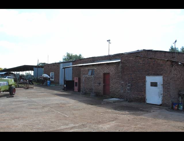 400M² BUILDING FOR SALE IN COLESBERG INDUSTRIAL